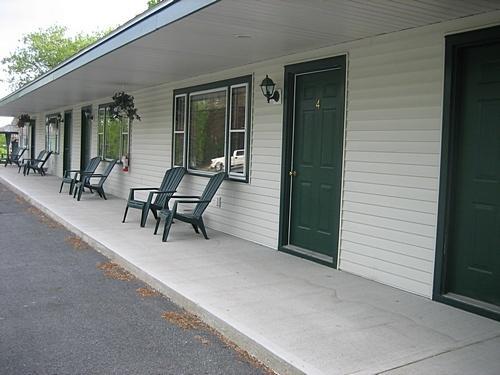 Spring Motor Inn Fort Edward Eksteriør billede